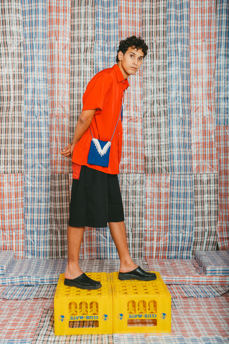 Chemise rouge & sacoche bleue • La Blédarde x La Chemise Club Studio