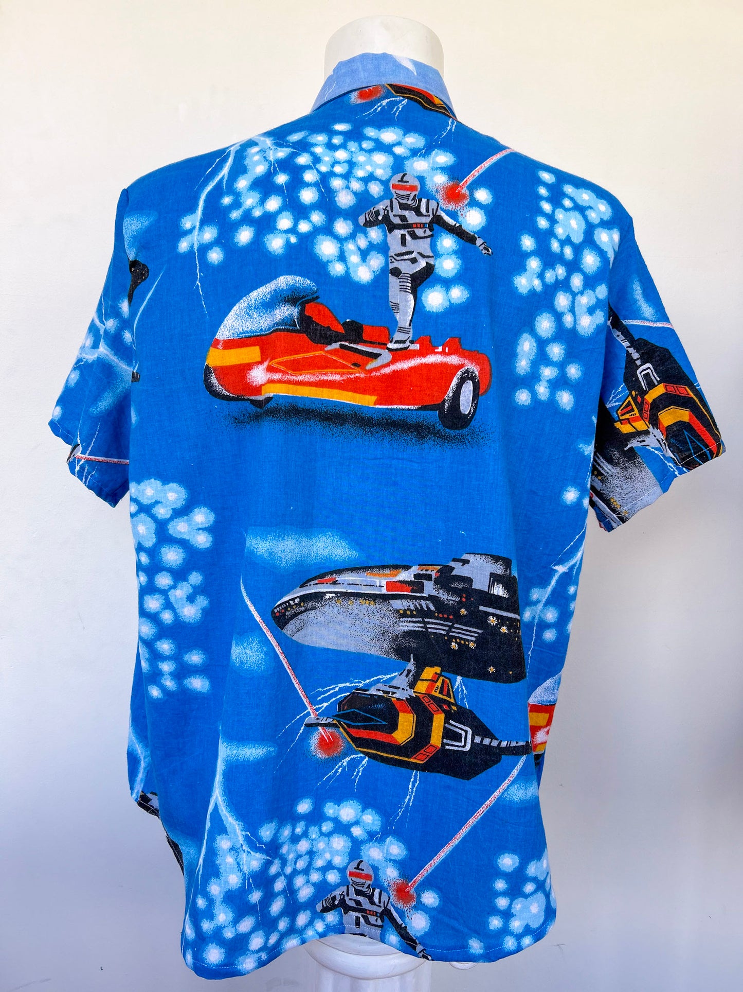 La Chemise Club Studio • Voitures volantes