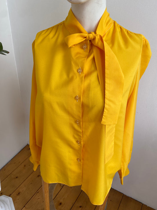 Chemise noeud giallo