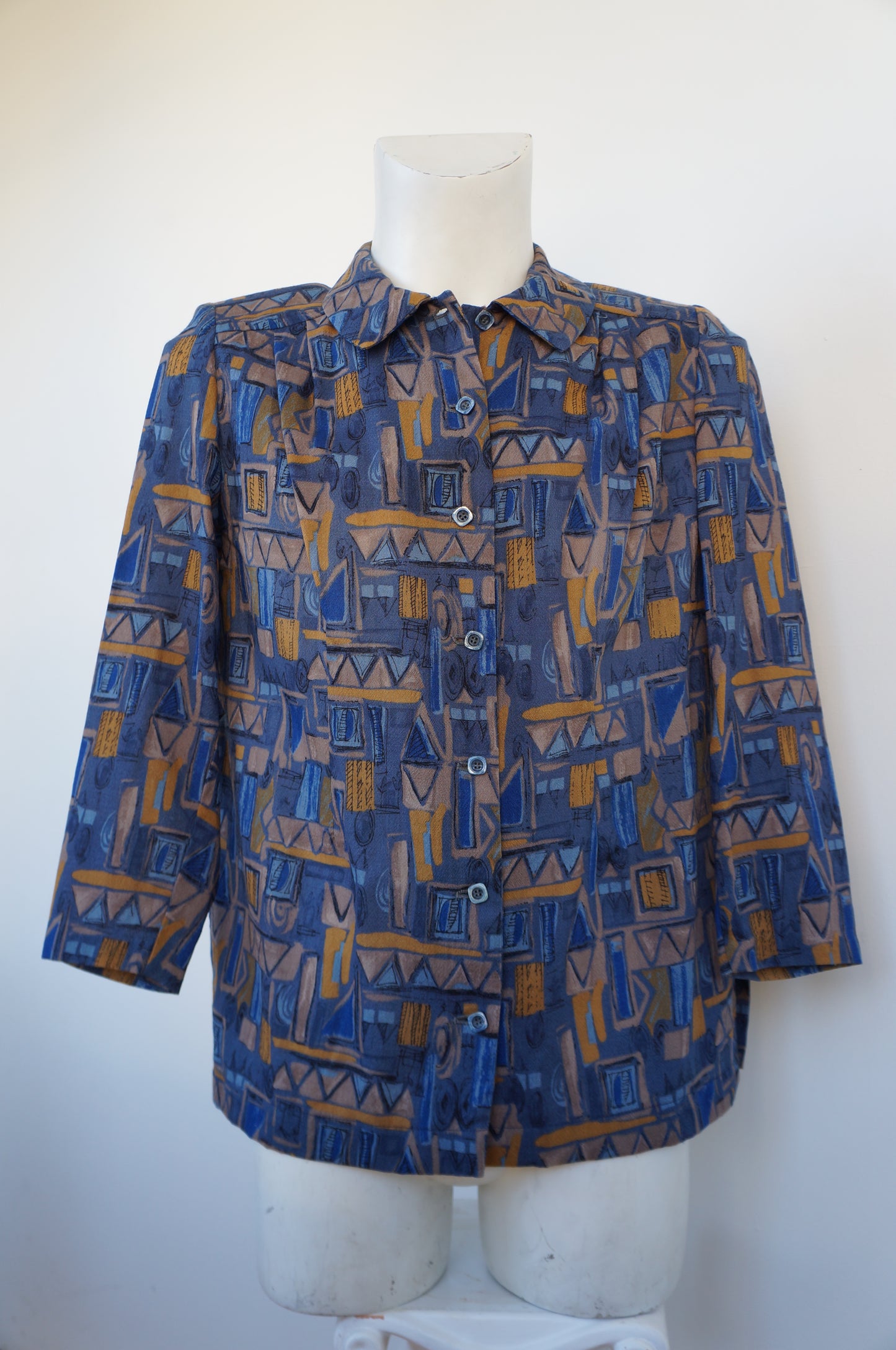 Chemise building dans la nuit