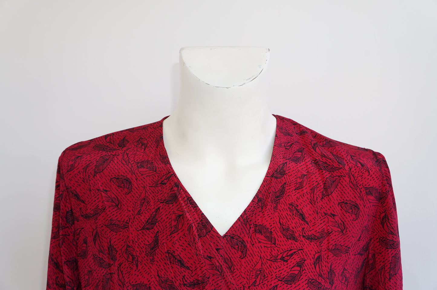 Chemise cache-coeur feuilles bordeaux soie