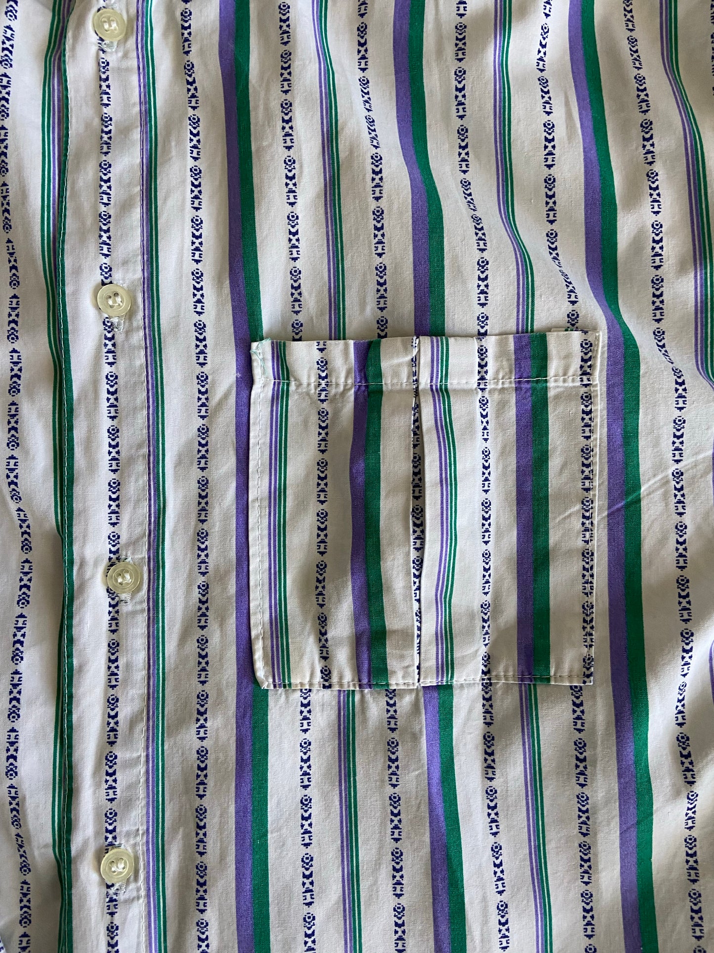 Chemise rayée motifs