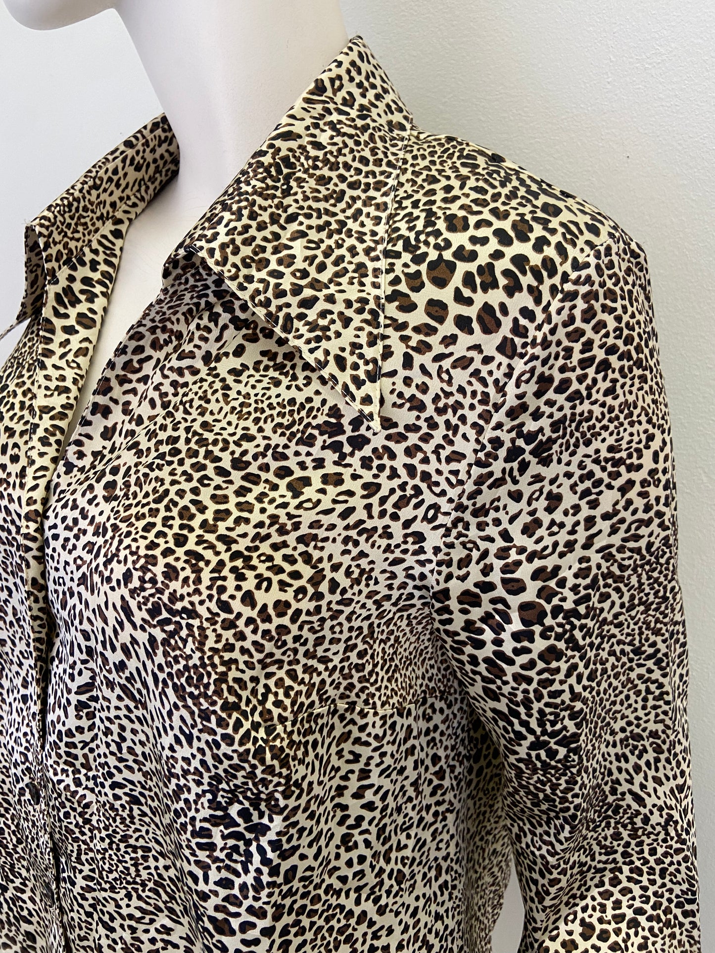 Chemise satinée panthère
