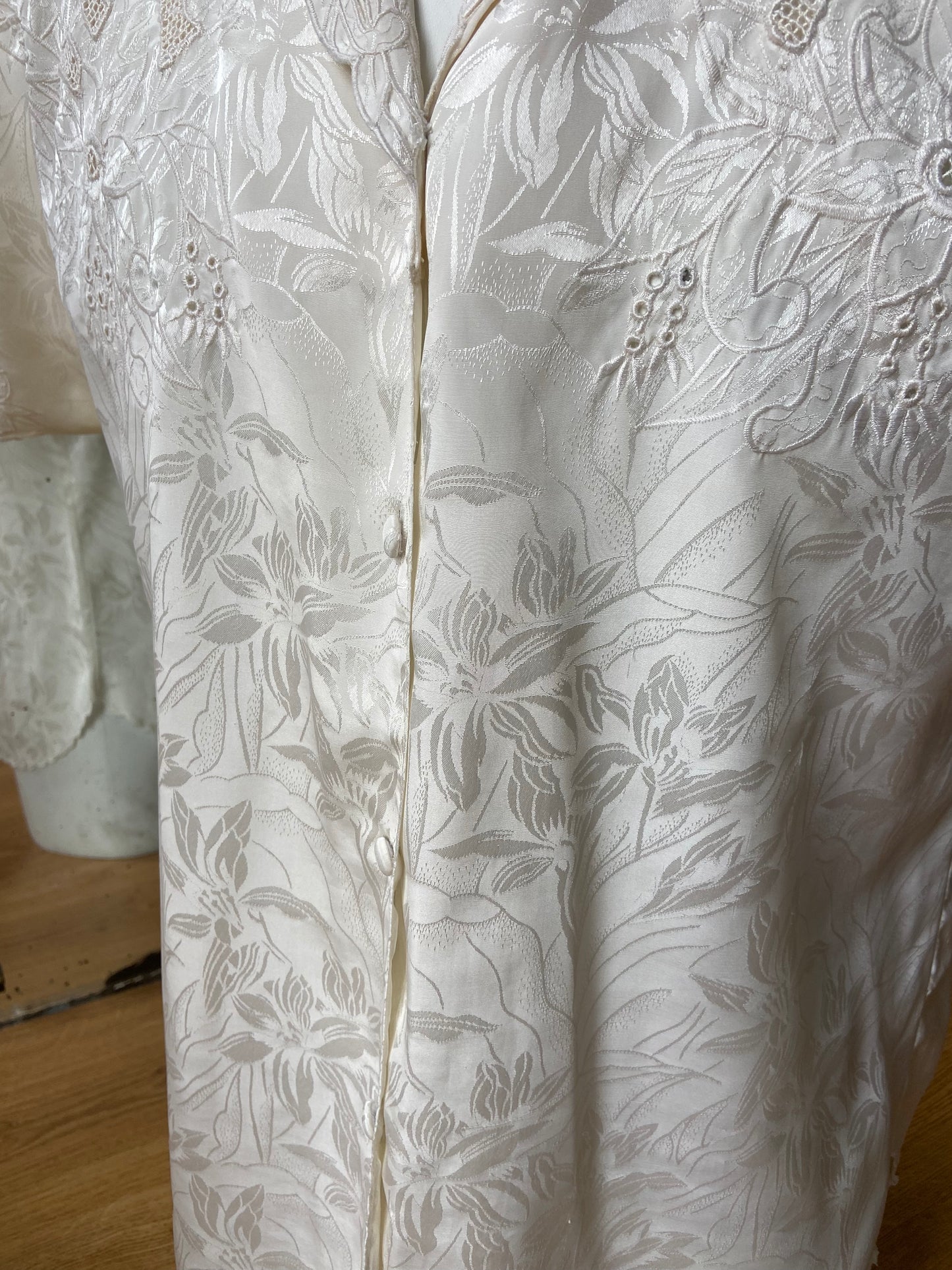 Chemise découpes florales