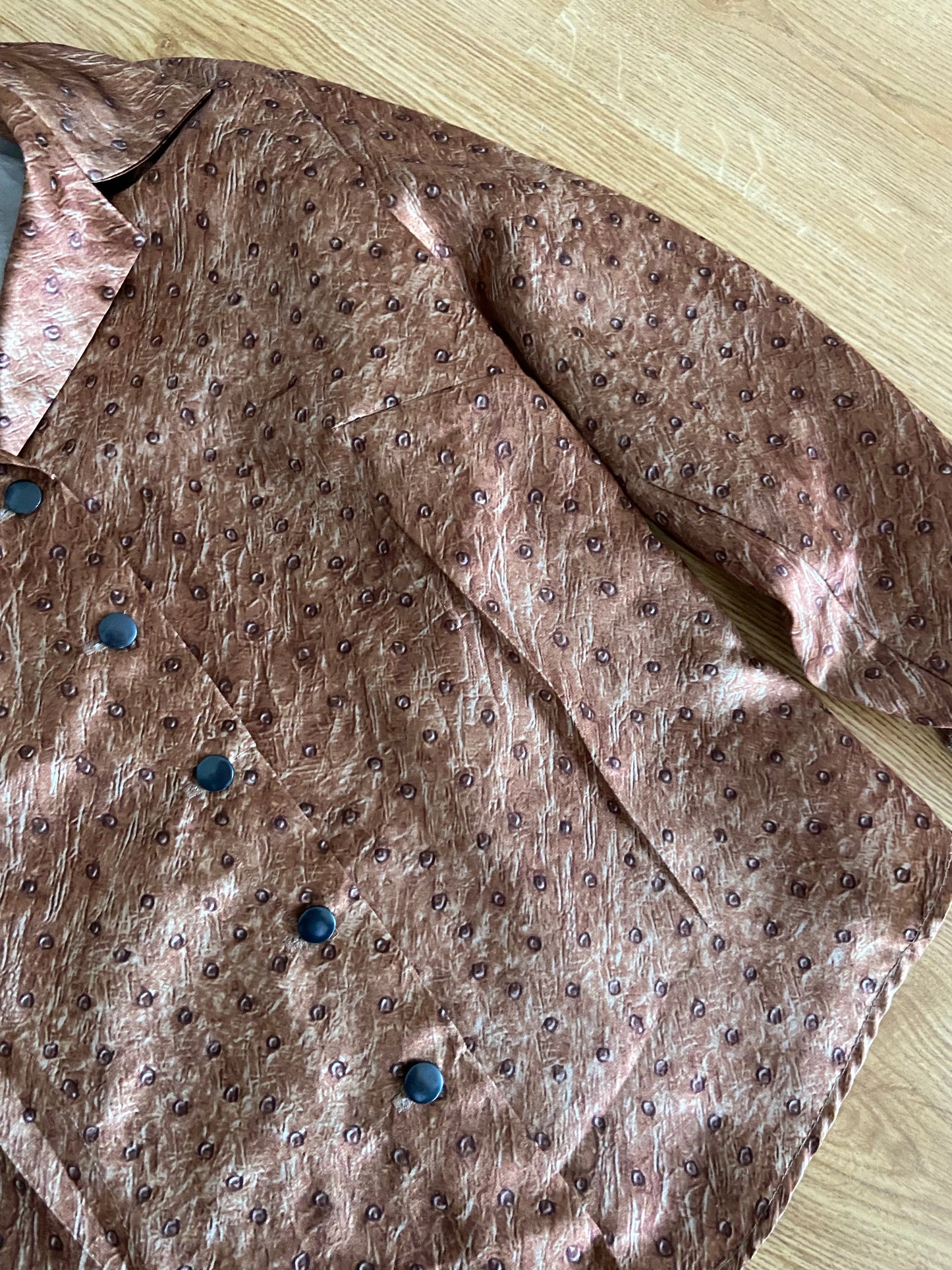 Chemise satin cuir d’autruche