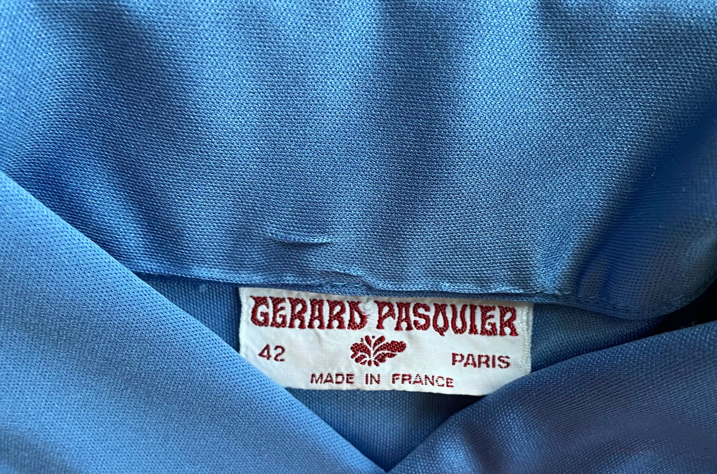 Chemise bleue satinée