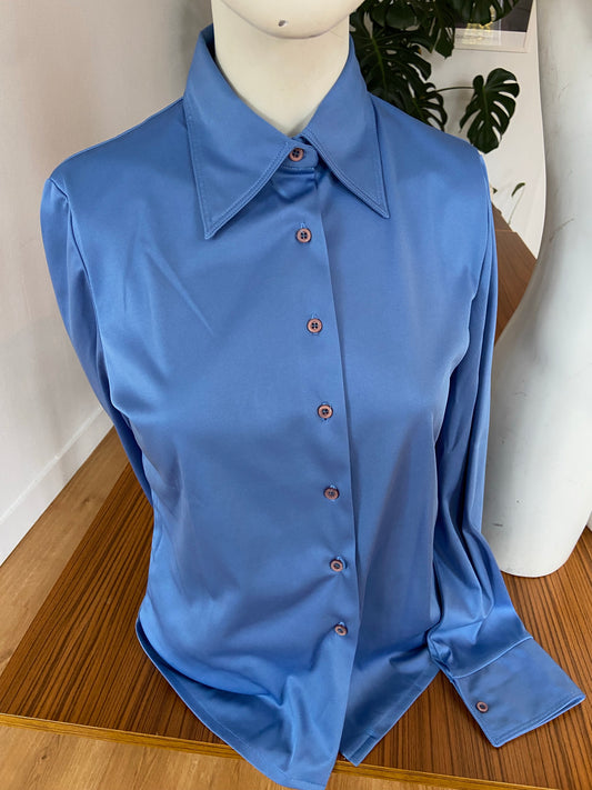 Chemise bleue satinée