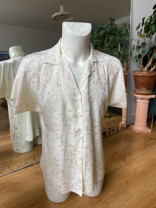 Chemise découpes florales