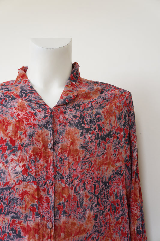 Chemise rouge sur noir