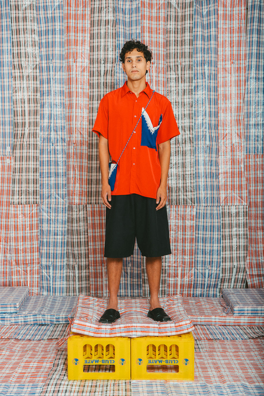 Chemise rouge & sacoche bleue • La Blédarde x La Chemise Club Studio