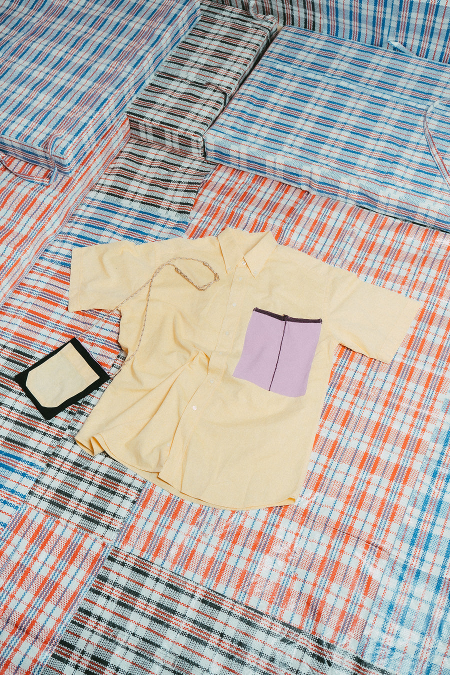 Chemise jaune & sacoche lila • La Blédarde x La Chemise Club Studio