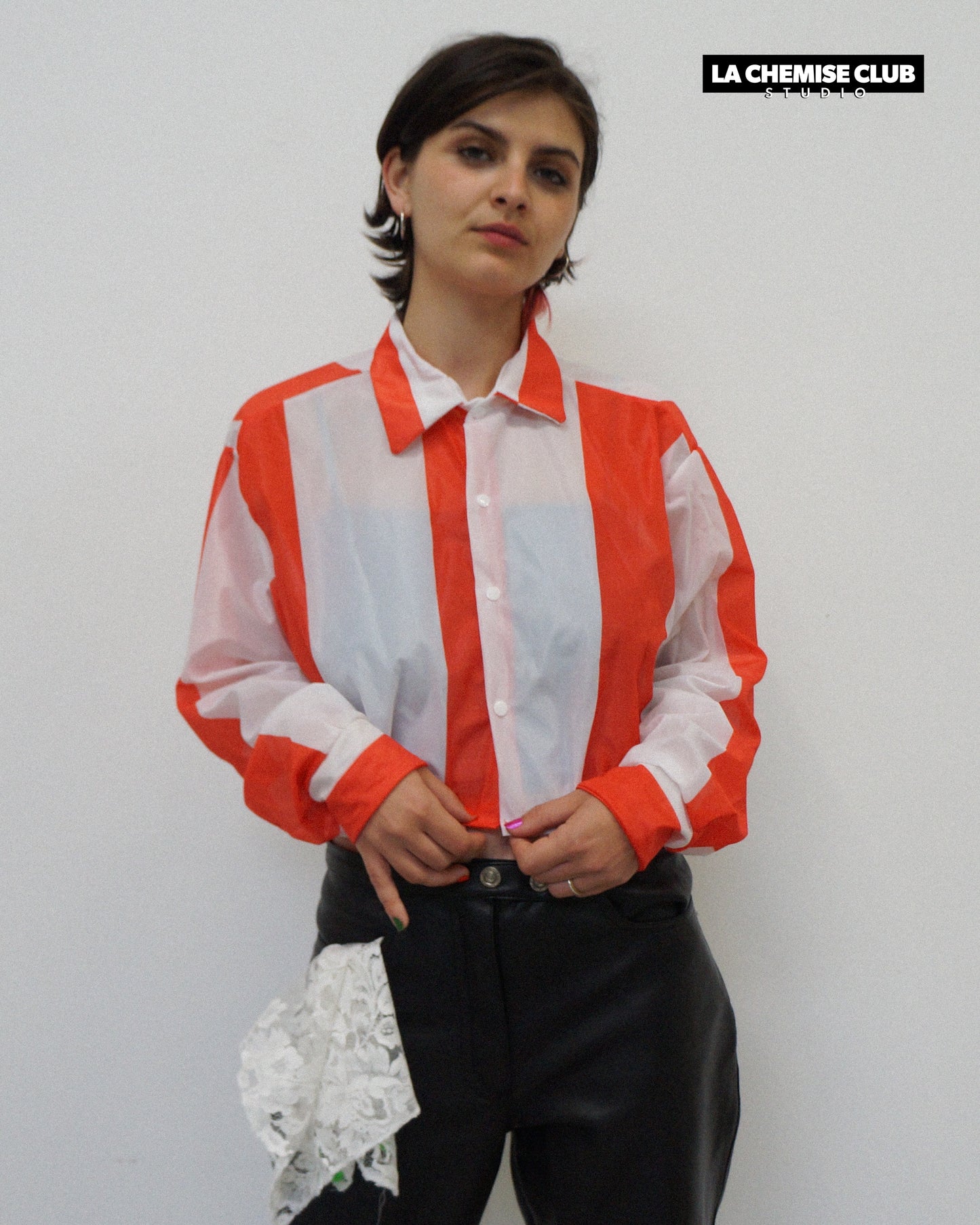 Bandes rouges · La Chemise Club Studio x Charlie Aubry