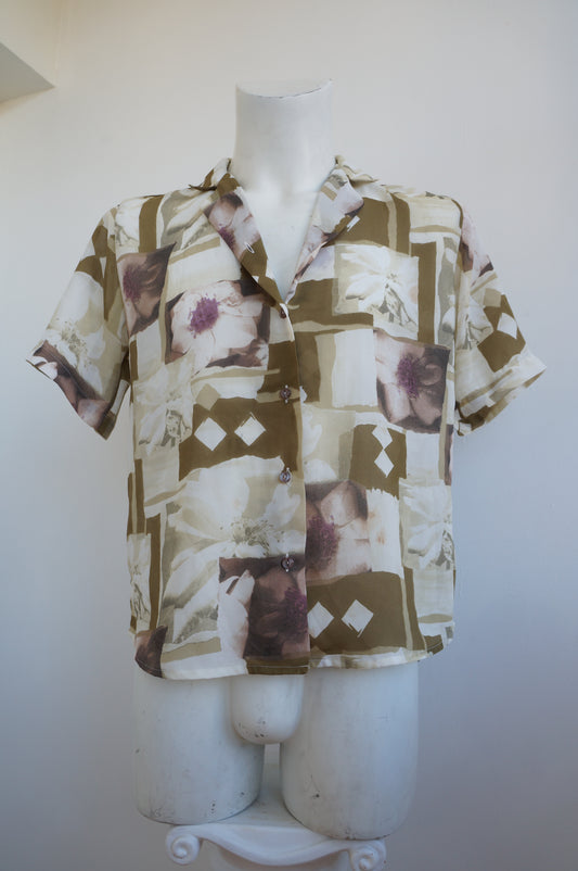 Chemise kaki fleurie