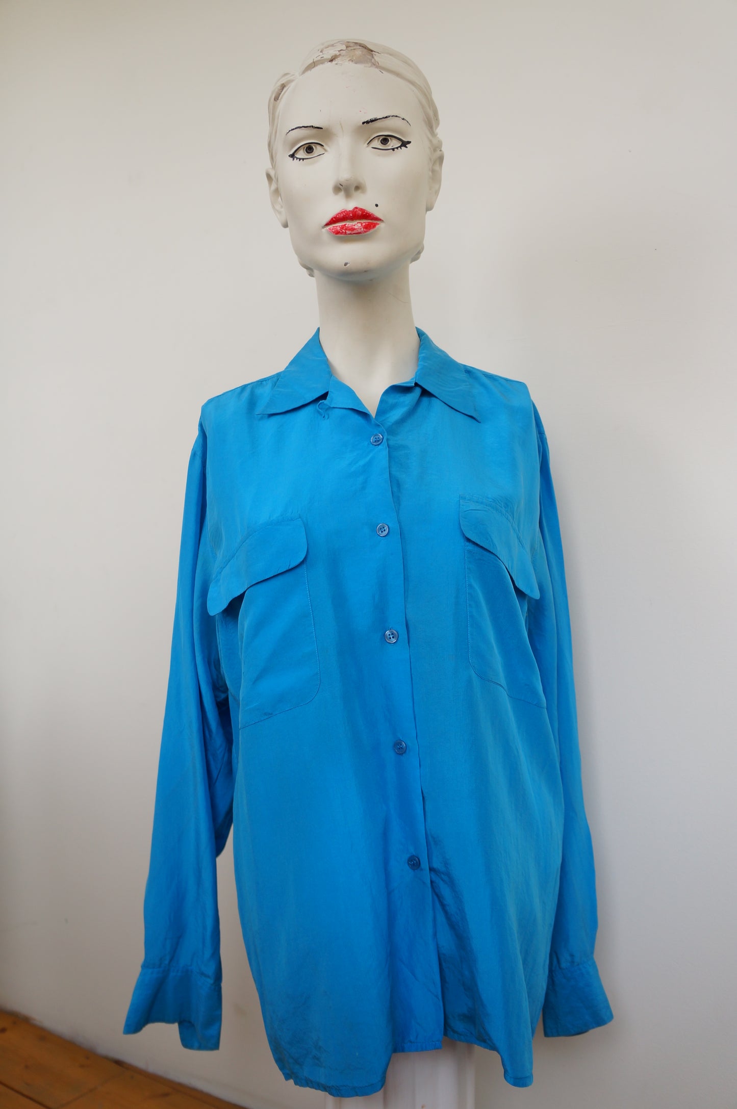 Flashy silk blue shirt