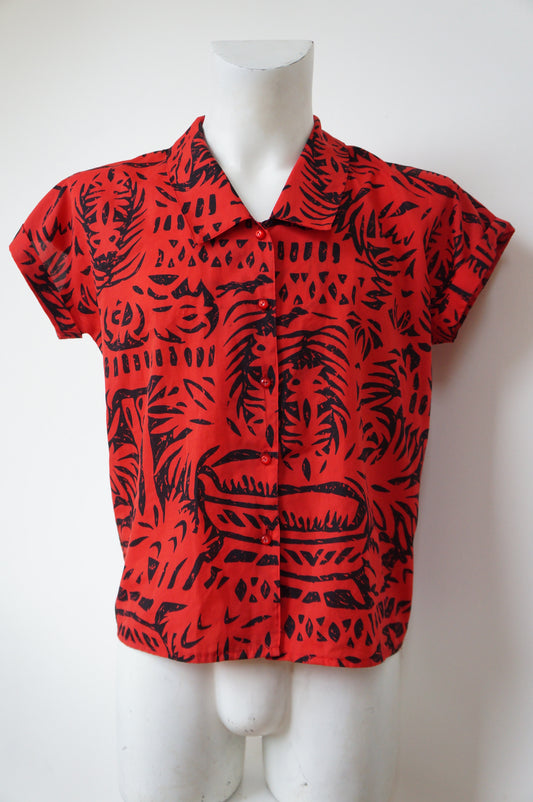 Chemise en rouge et noir