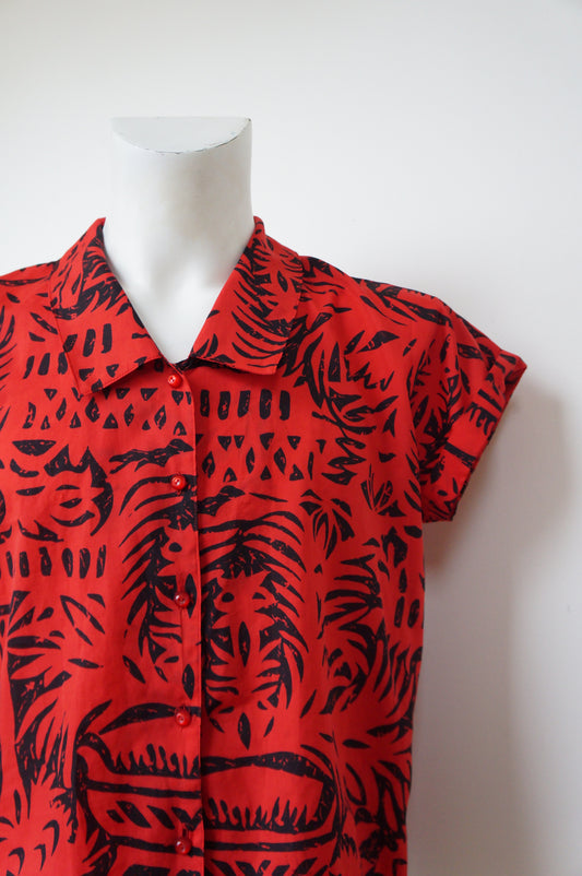 Chemise en rouge et noir