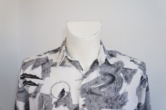 Chemise gribouillis noire et blanche