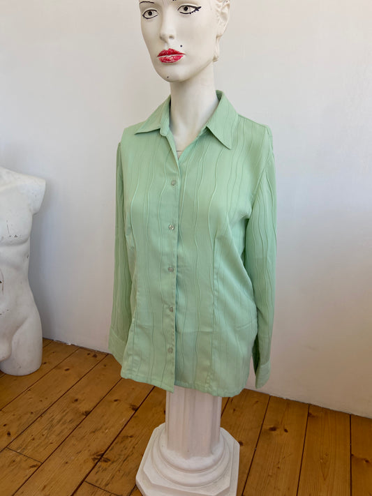 Chemise pistache reliefs