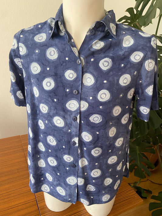 Chemise ronds dans l’eau