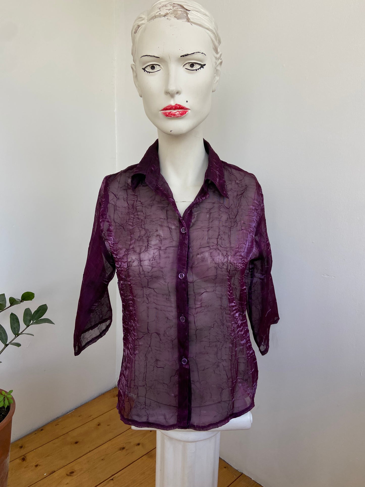 Chemise transparente irisée violette