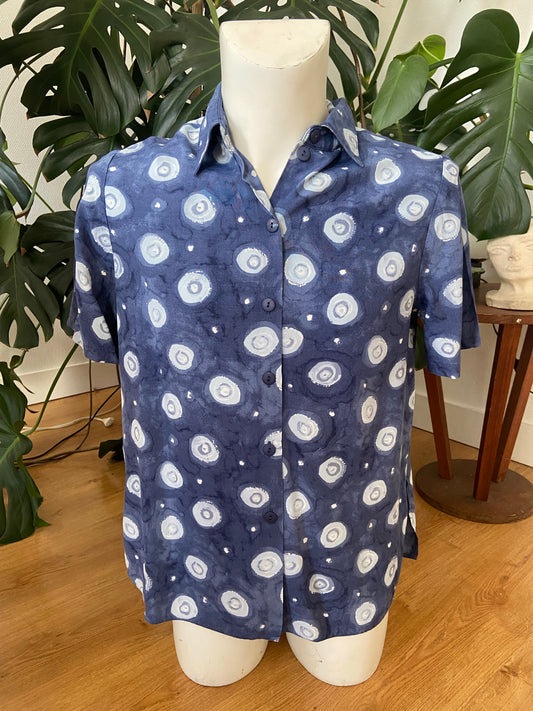 Chemise ronds dans l’eau