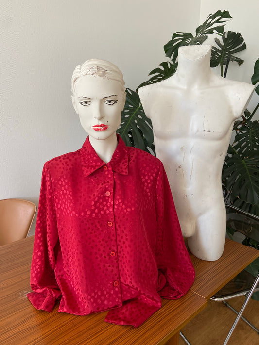Chemise rouge satinée