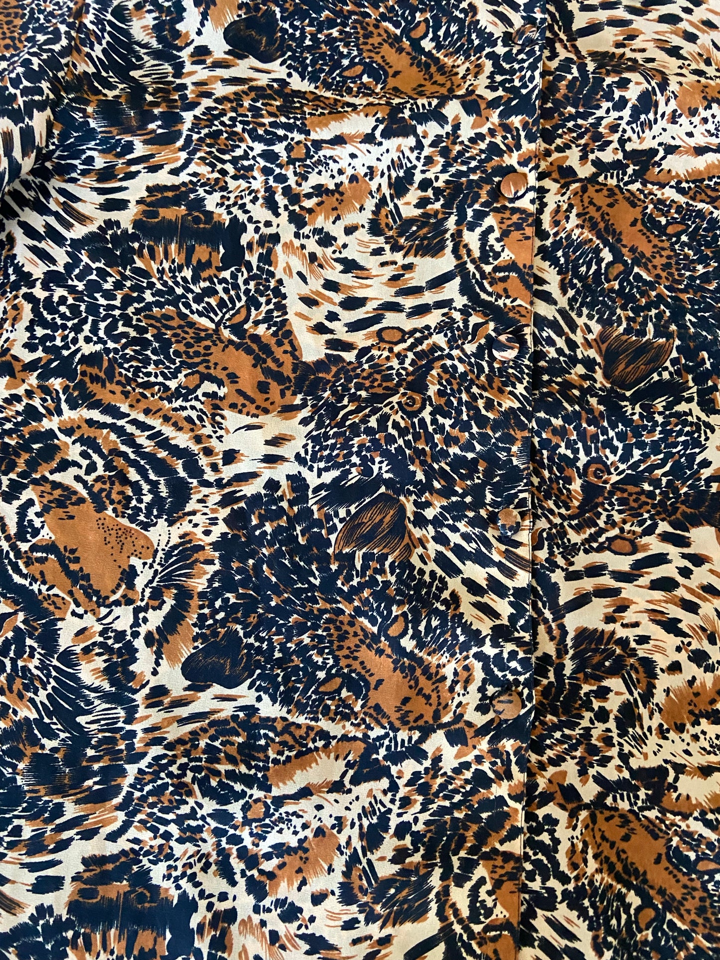 Chemise léopard col brodé