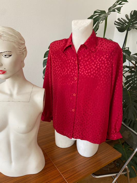 Chemise rouge satinée