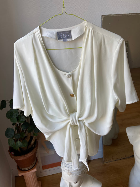 Chemise blanche nouée